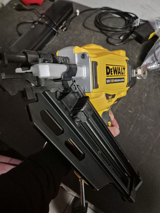 Gwozdziarka DeWalt DCN930, sztyfciarka,gwoździarka