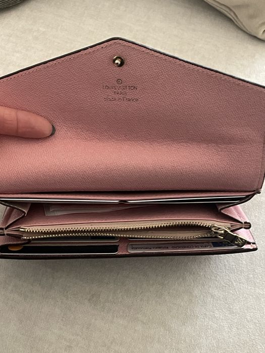 Mala e carteira em bom estado