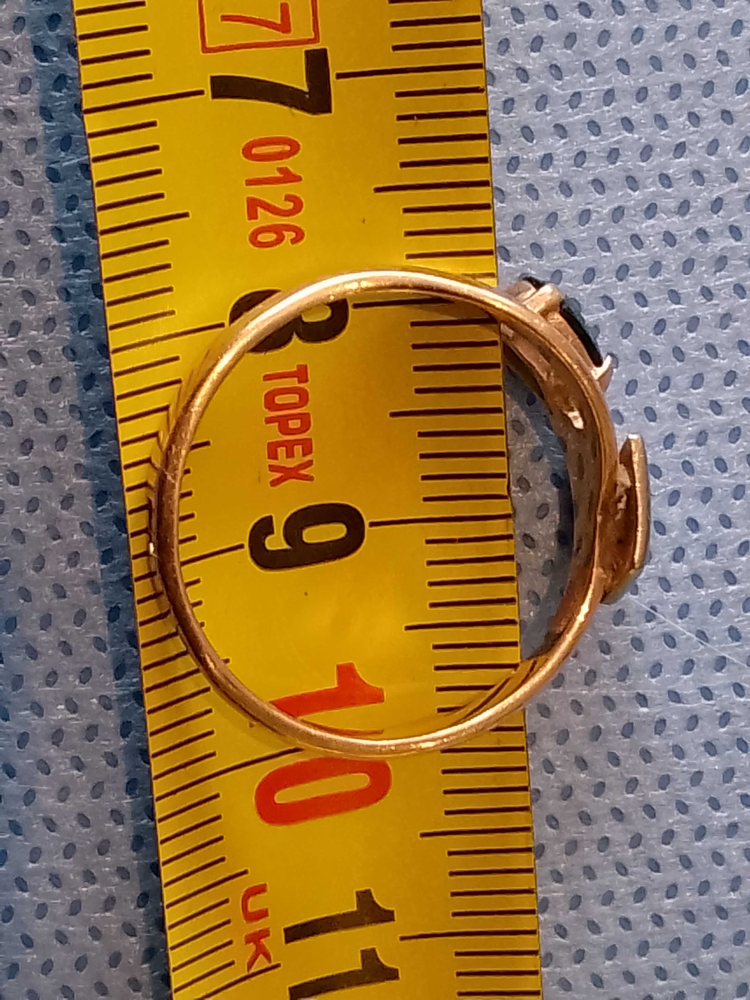 Złoty pierścionek 585