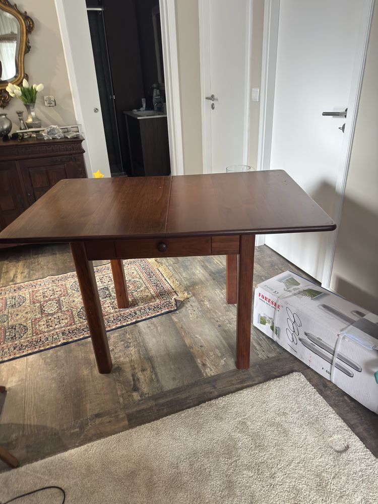 Mesa em madeira de abrir