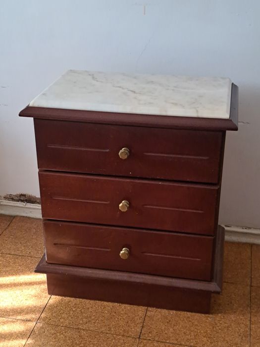 Mesa com  pedra marmore  e 3 gavetas