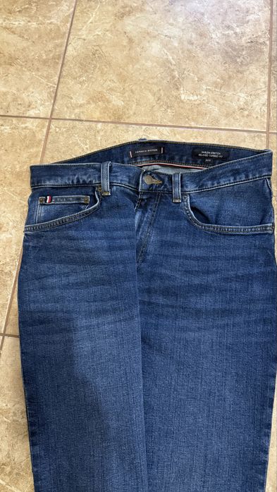 Джинсы Тommy новые 2200 гр.