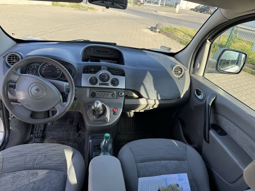 Renault kangoo 4 drzwi osobowe OKAZJA Wrocław długie opłaty klim ocRok