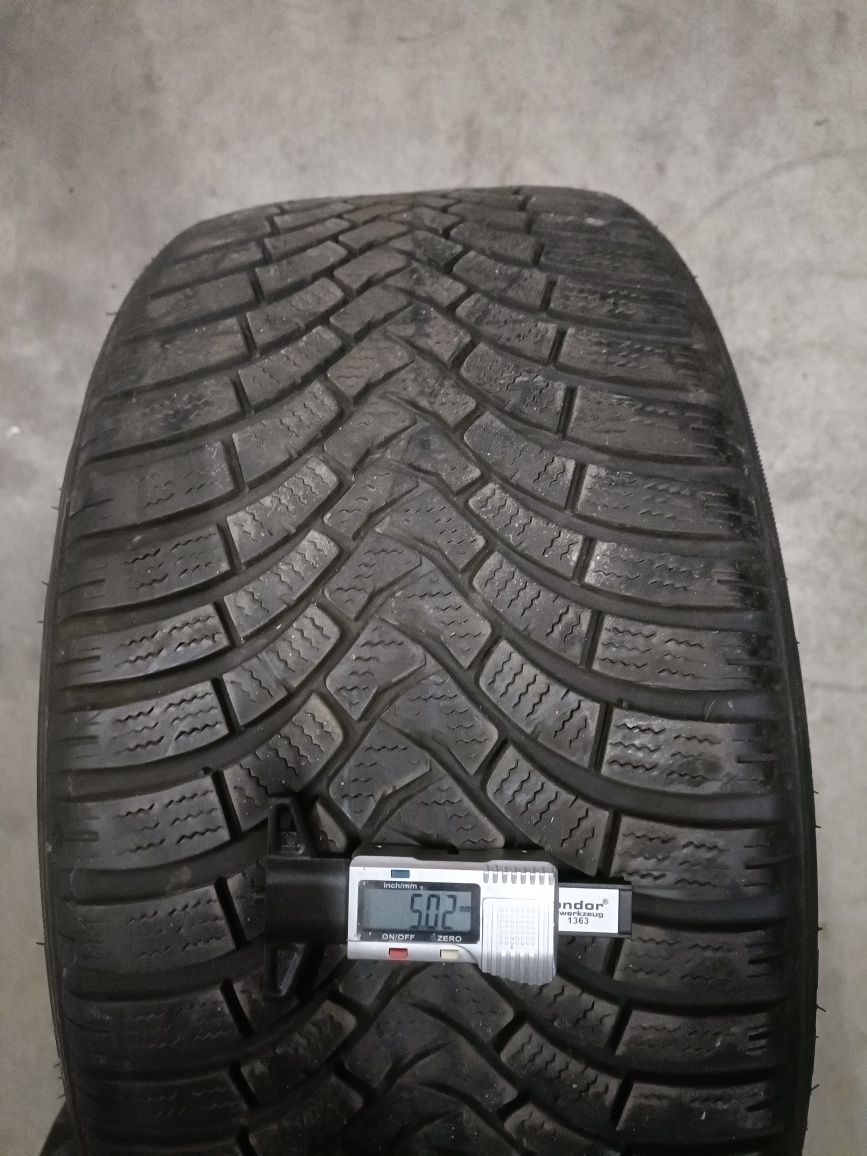 Opona zimowa Falken EuroWinter HS01 255/40R18 99V