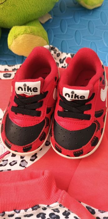 Buciki Nike air force 1 rozm 19,5 dresik rozm 80 jabłko maskotka cena