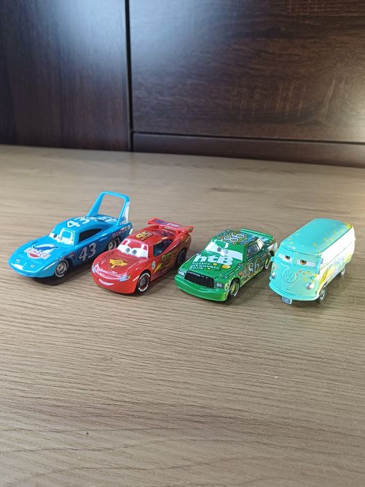 Auta Cars zestaw 4 autka NOWE metalowe 1:55 Zygzak Ogórek Król Marucha