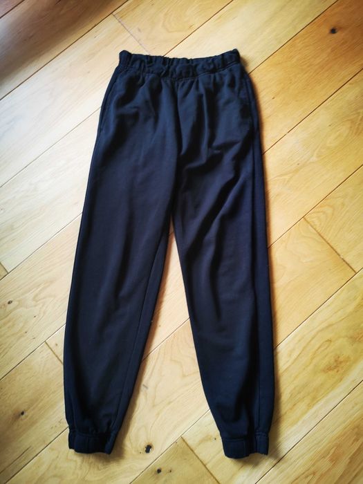 Sinsay czarne spodnie dresowe r. S