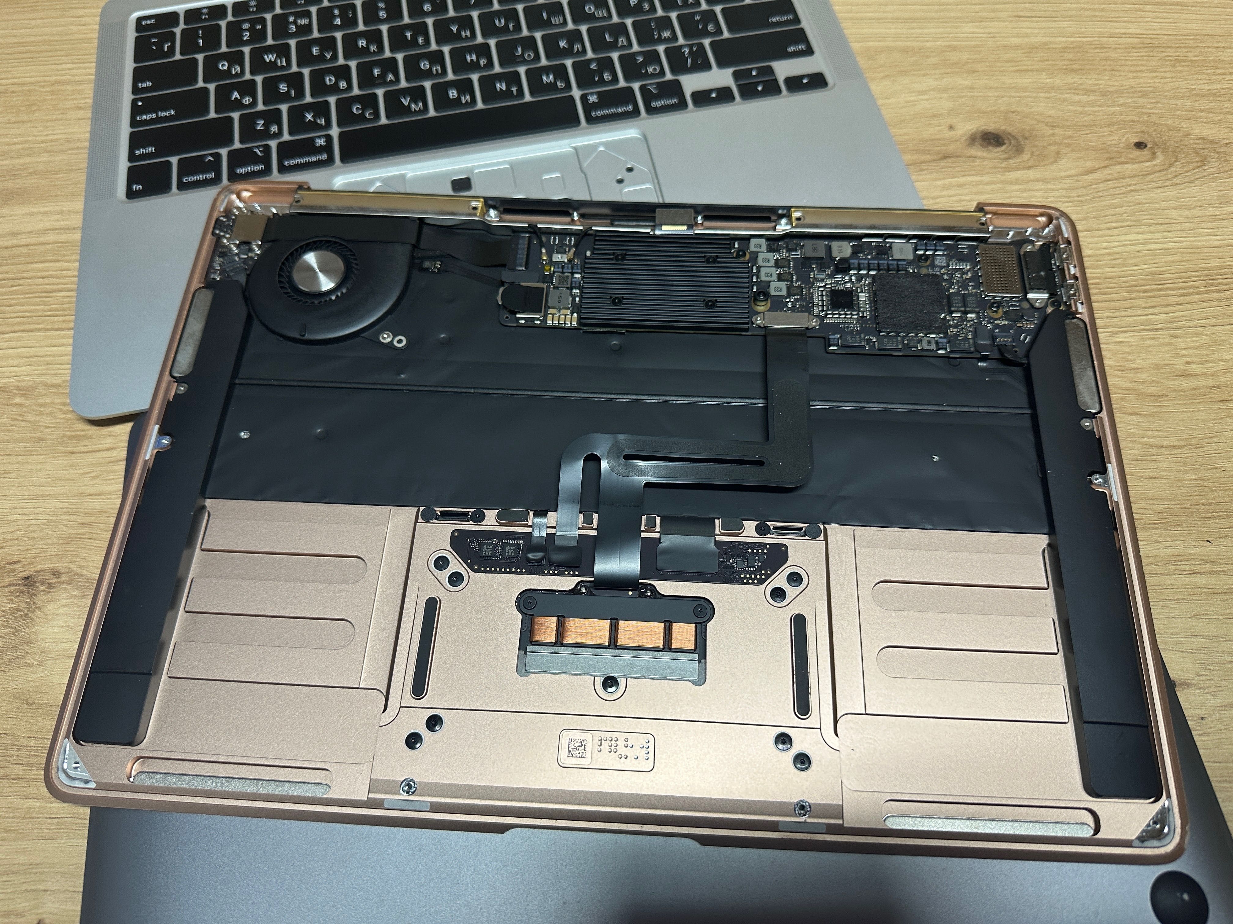 Оригінальні запчастини  Apple Macbook Air 2019 2020 A1932 A2179 A2337