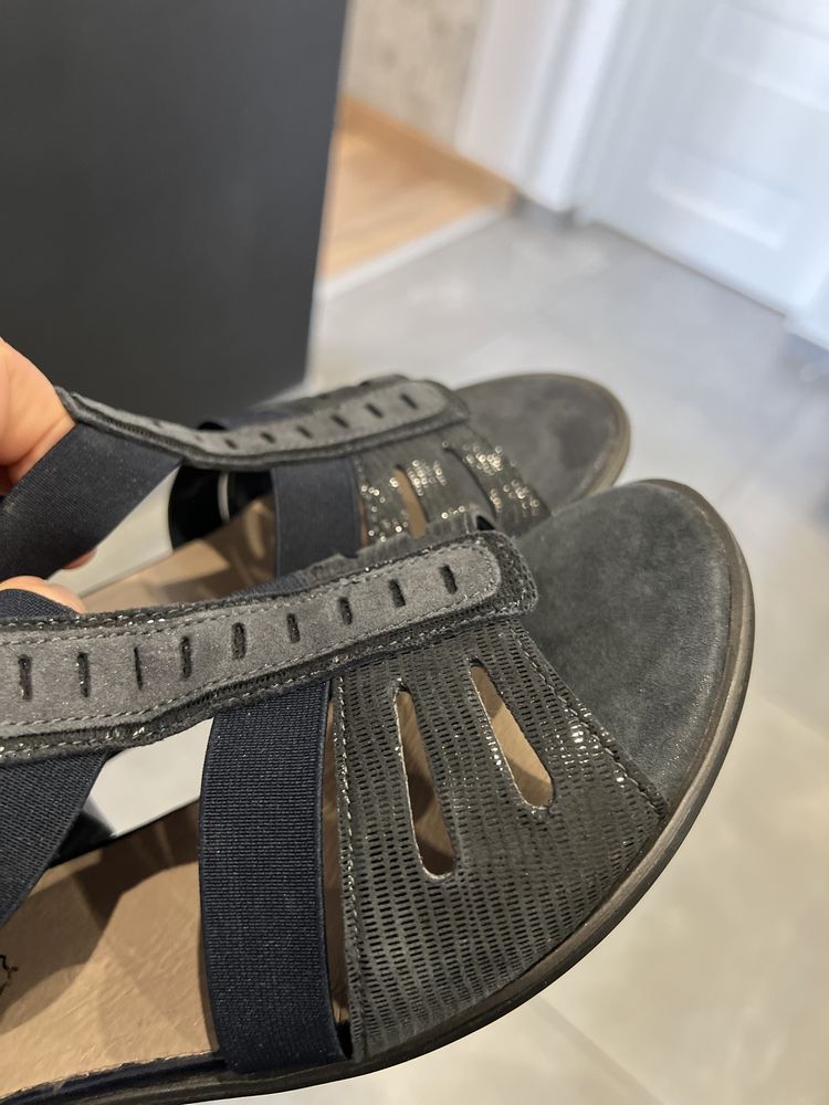 Sandały damskie skórzane nowe wygodne niski obcas Go Soft 39