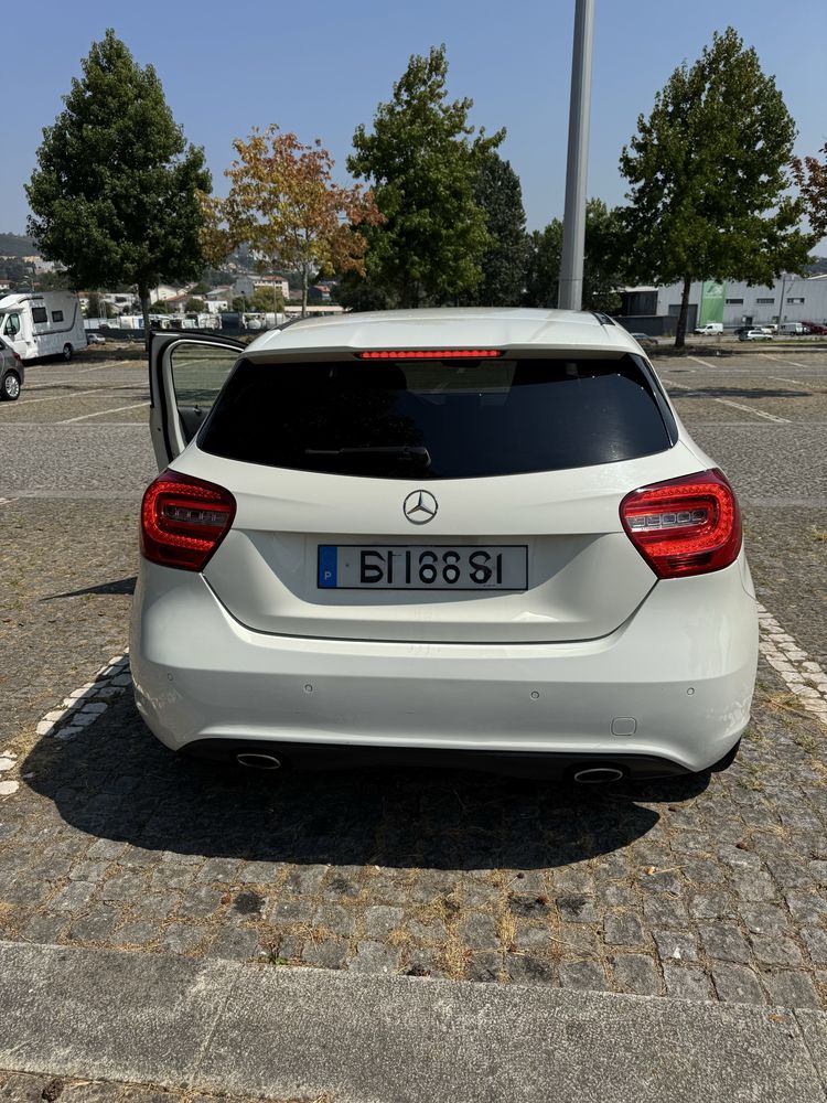 Mercedes A200 teto panorâmico