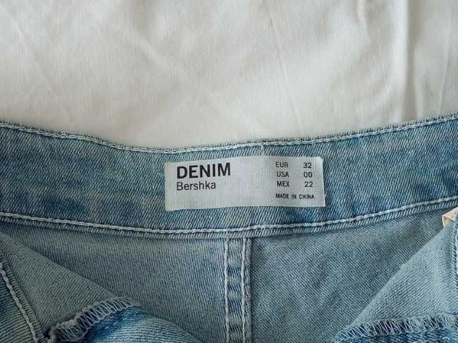 Calções de ganga azuis claros (Bershka)
