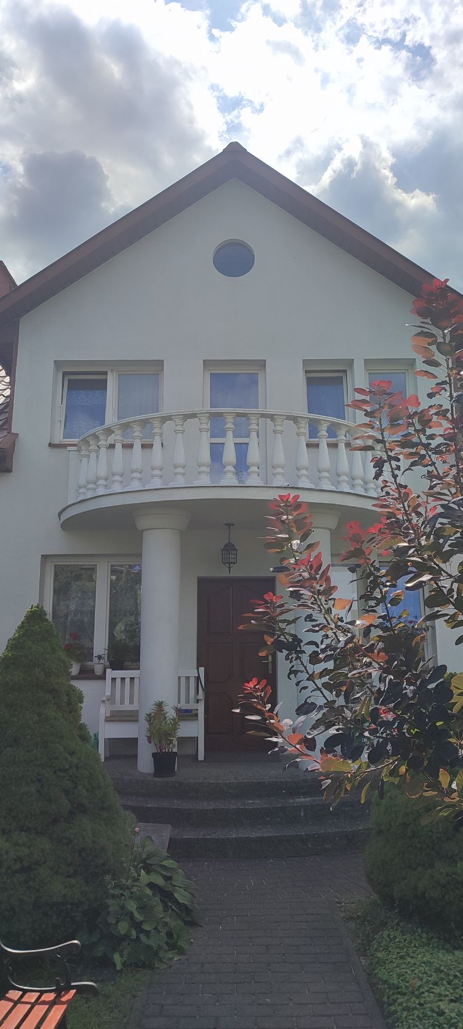 Dom z garażem. Pińczów.