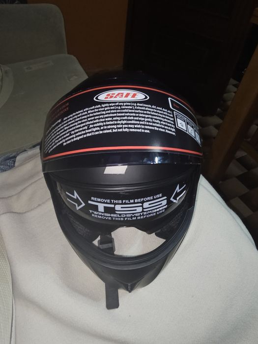 Capacete preto baso abertura frontal