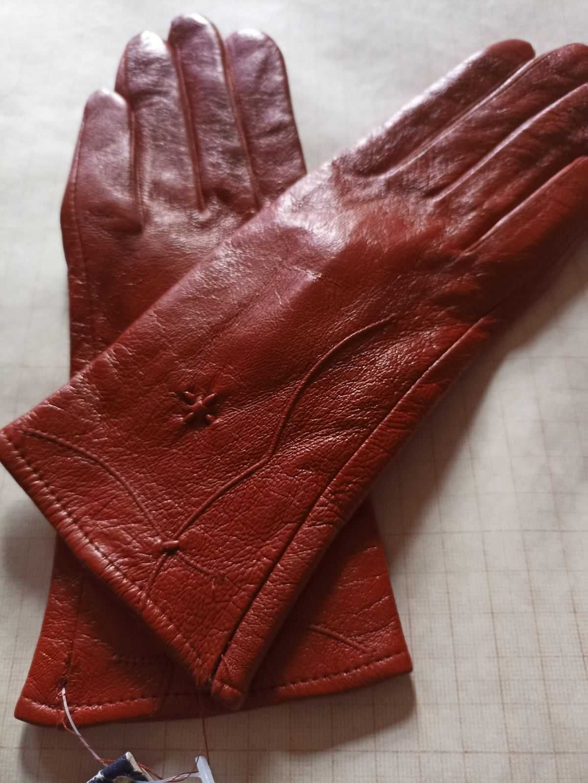 НОВЫЕ Красные и Темно красные  перчатки 6,5 размер