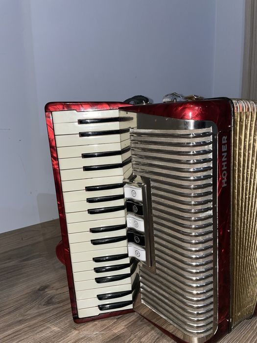 Akordeon Honner Arietta IIM, 72 basy, 3 chóry, stan bdb