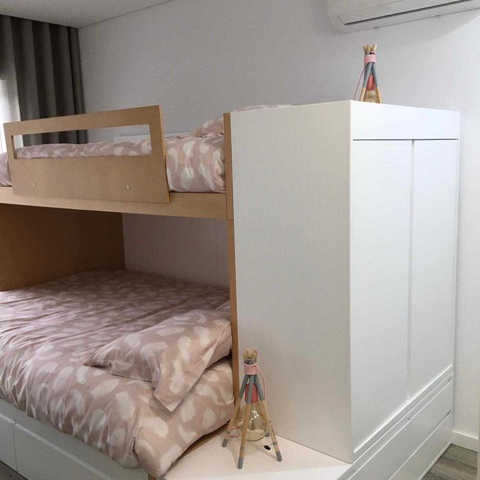 Beliche com cama casal + cama solteiro+ diversa arrumação