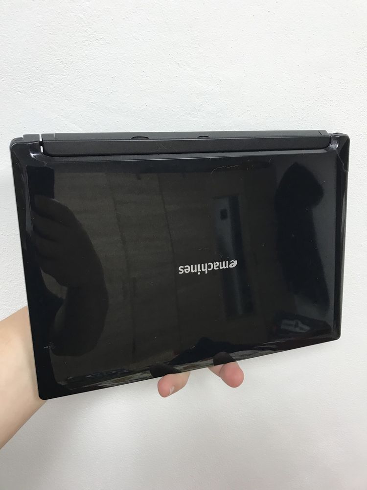 Нетбук Emachines 355