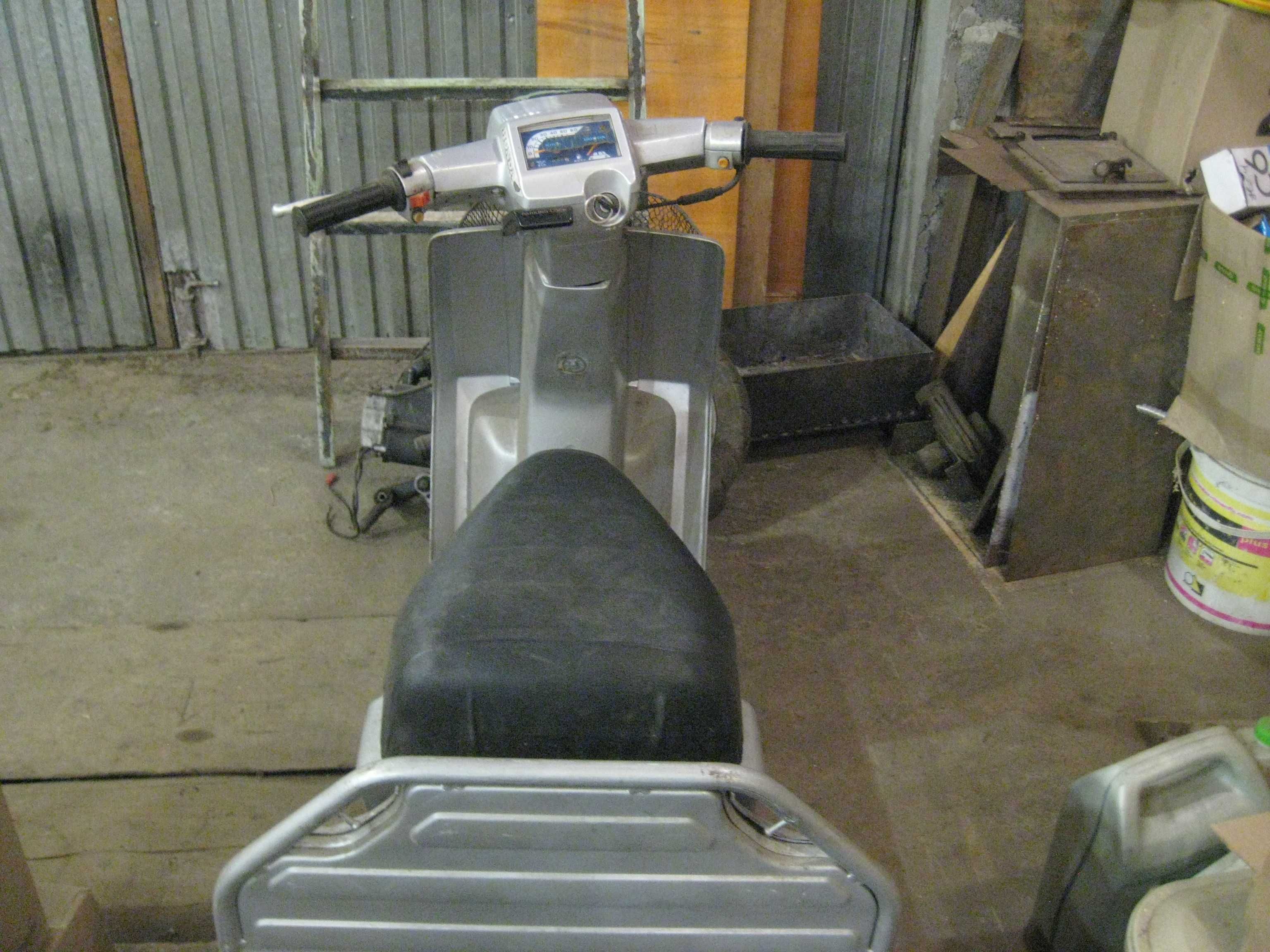 Продам мопед(скутер) триколісний  вантажний  HONDA GURO -Up