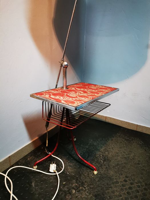 Stolik gazetownik lampa PRL