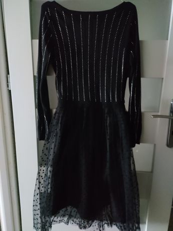 Sukienka czarna z aplikacjami
