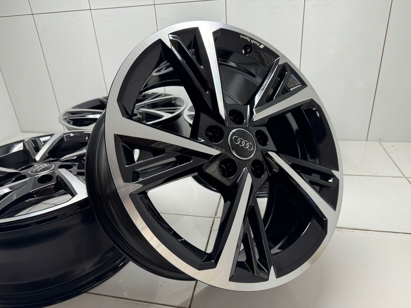 Felgi 18 Audi S3 RS3 A3 S3 8Y0 s-line 8.0" x 18" 5x112 ET 46