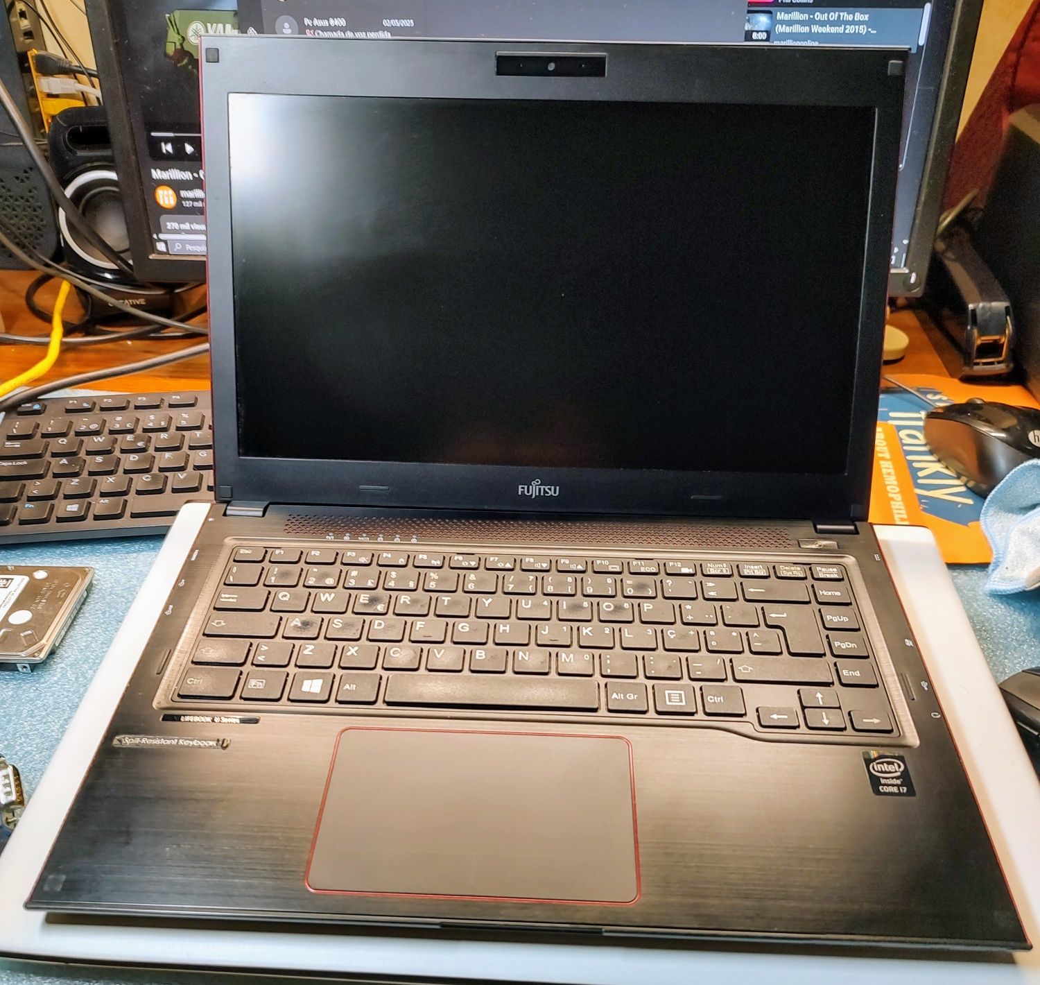 Fujitsu lifebook U554. I7 4500U. 8gb RAM .SSD 500 gb.