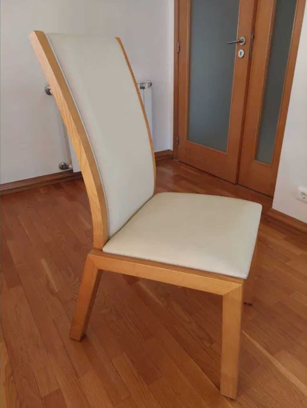 Cadeiras de sala em pele e carvalho