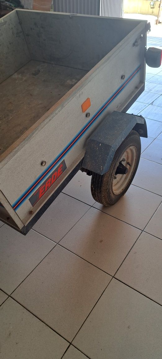 Atrelado para automóveis