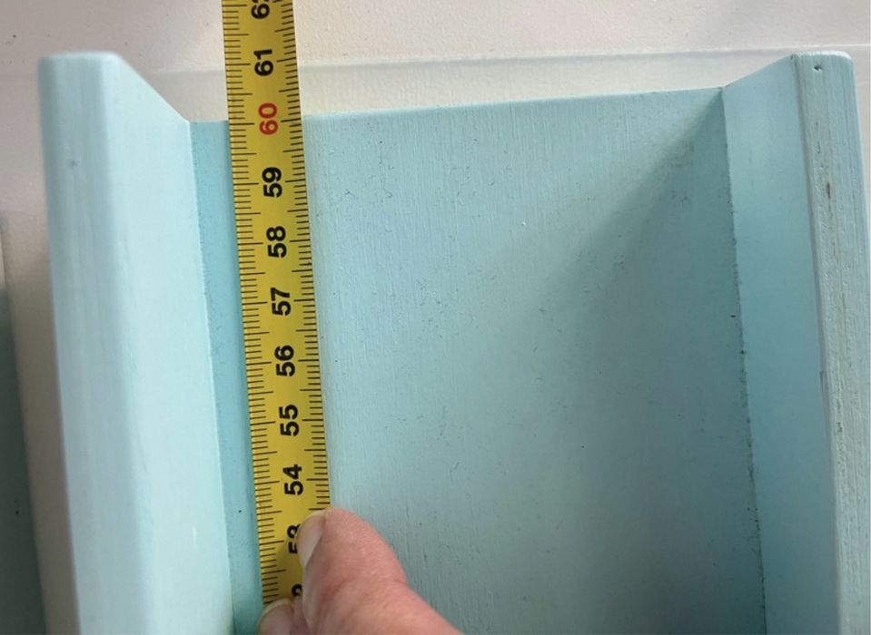 prateleira de parede azul ou cinza. Ideal para quarto criança