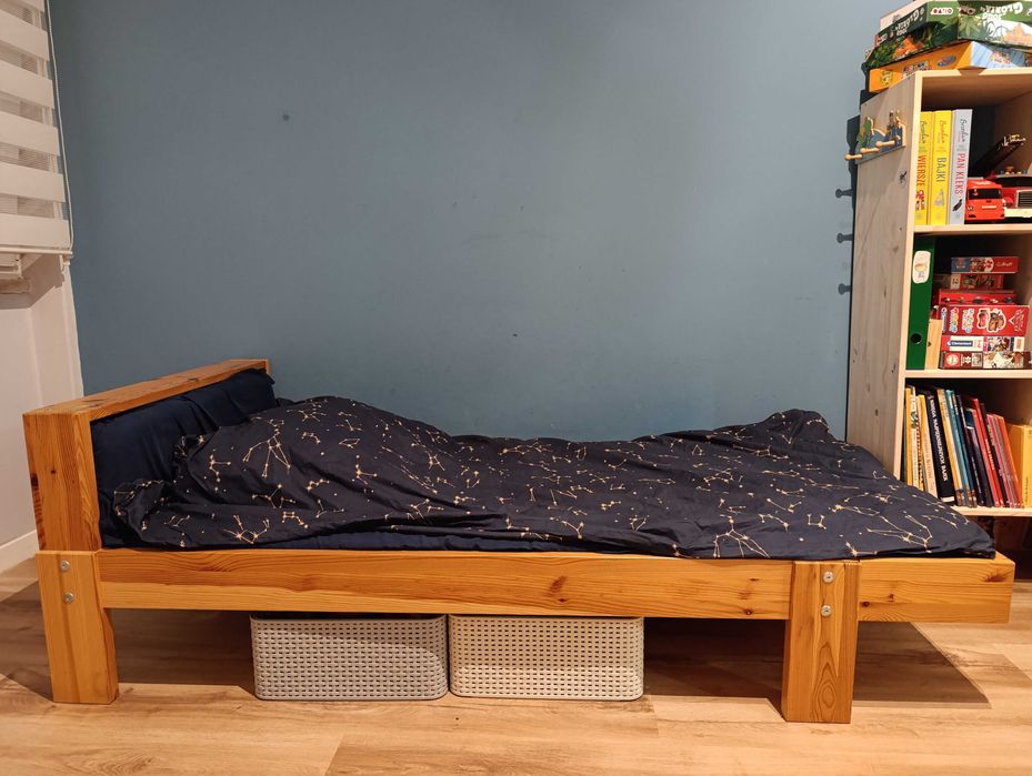 Cama da criança tamanho adjustavel