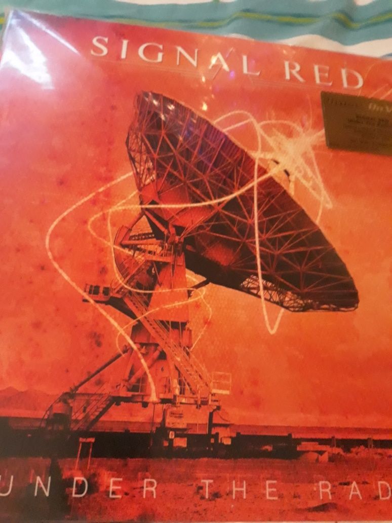 SIGNAL RED- Under The Radar- Limited Edition 2 LP czerwone winyle. .