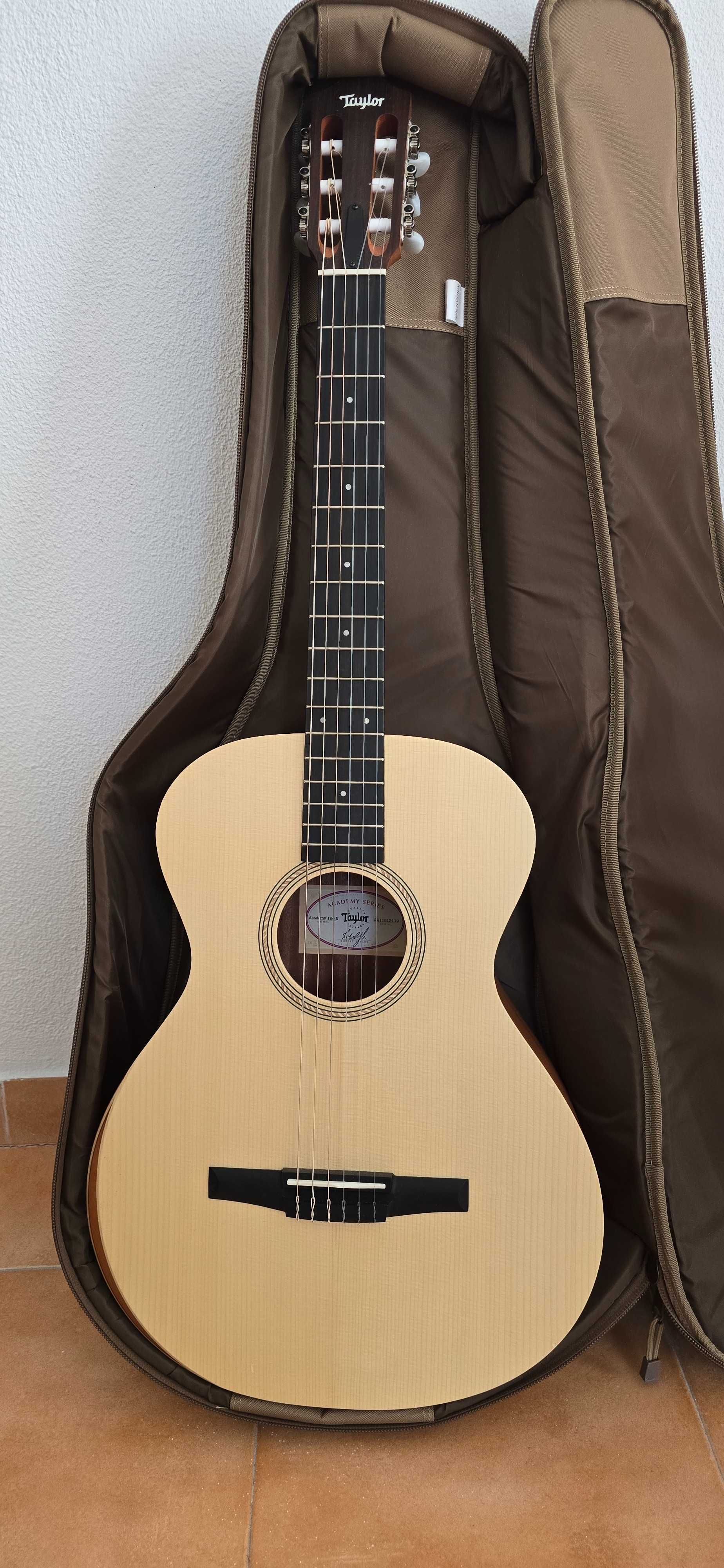 Guitarra Taylor Academy 12Ne como nova