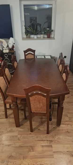 Sprzedam stół i 8 krzeseł