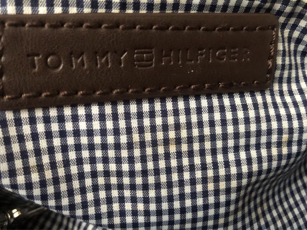 Mała , pojemna torebka Tommy Hilfiger