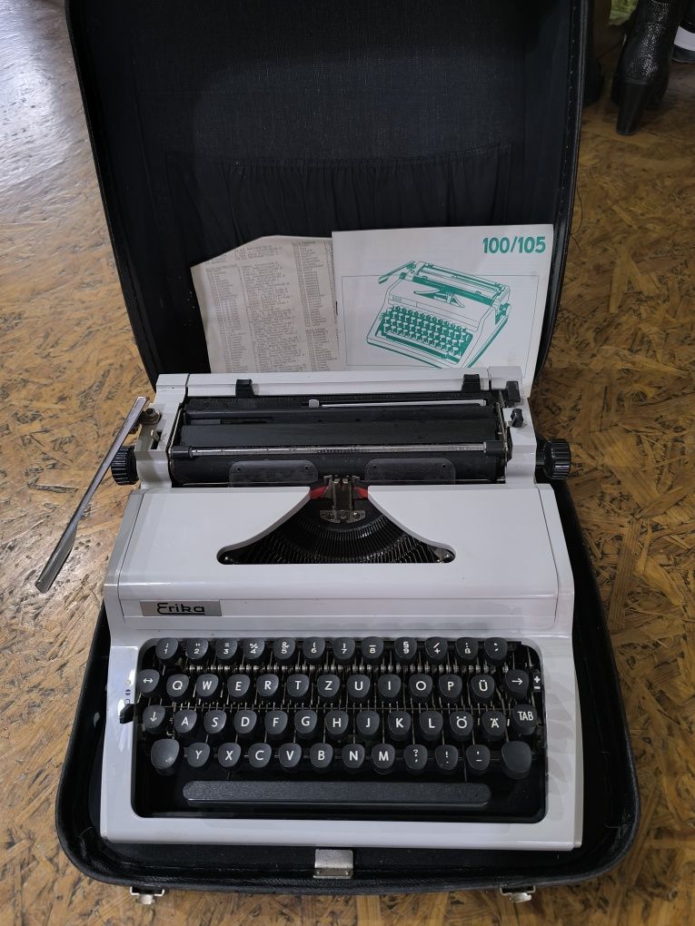Stara zabytkowa maszyna do pisania Erika prl antyk