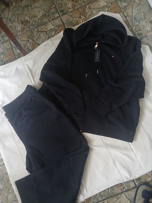 Продам женский костюм Tommy Hilfiger оригинал