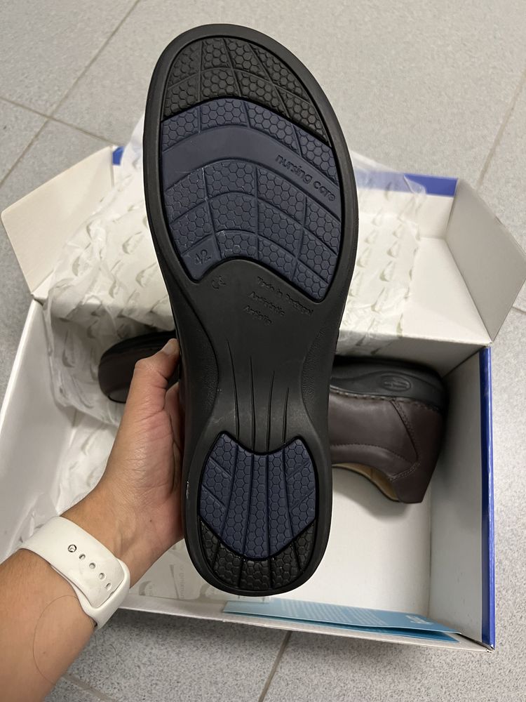 Sapato Castanho com Velcro
