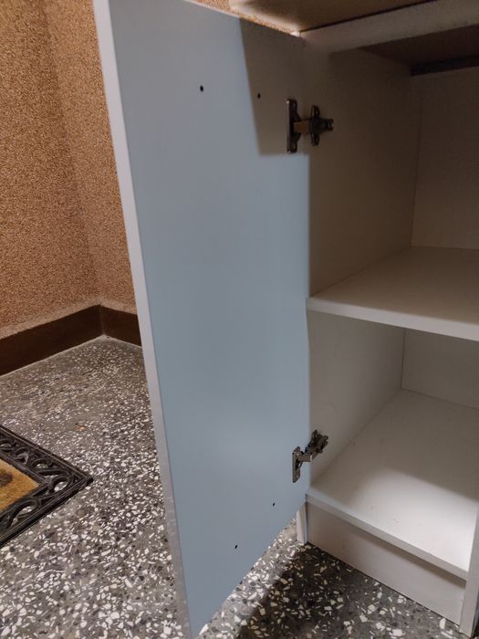 Biała szafka i blat