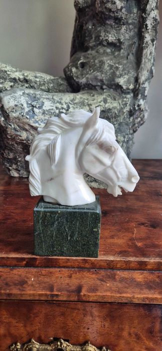 Aukcyjna Rzeźba popiersie konia z marmuru Michał Anioł Włochy antyk