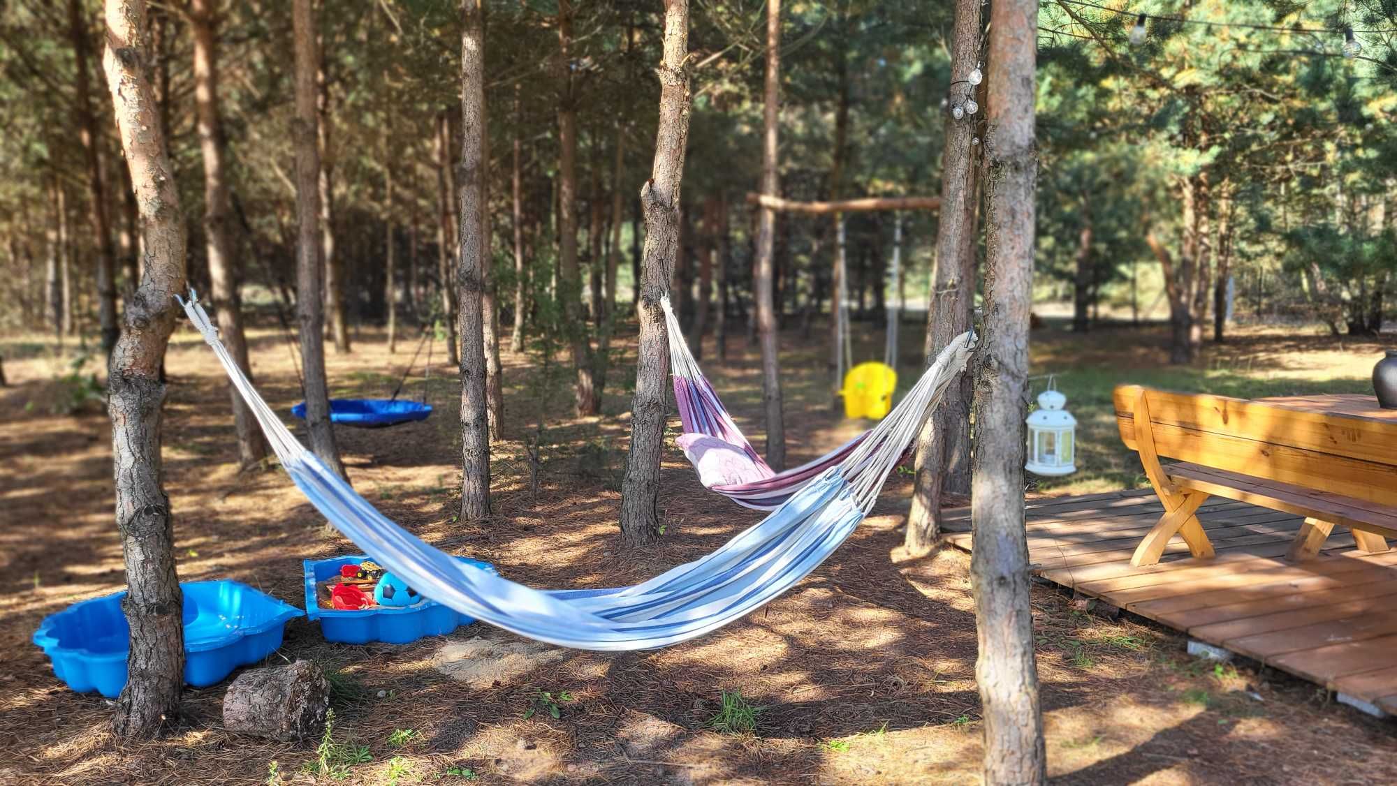 Domek w lesie na wynajem z balią, ogniskiem i cichym otoczeniem