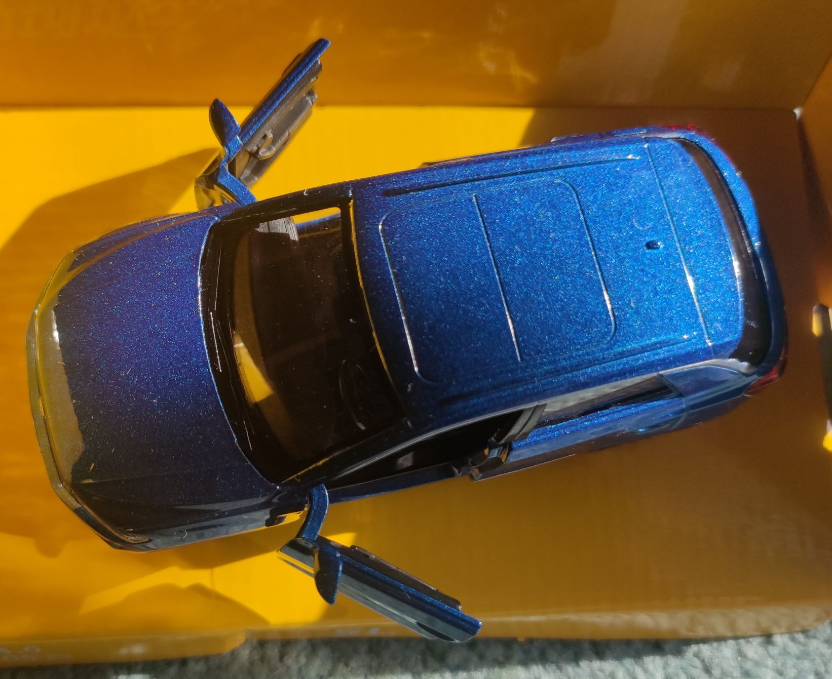 Vendo miniatura T-Roc, na escala 1:36, Nova