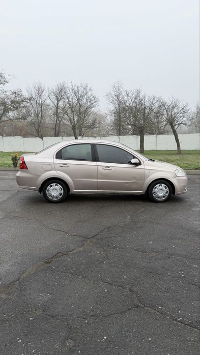 Продам шевролет авео в гарному стані автомат 1.6 бензин
