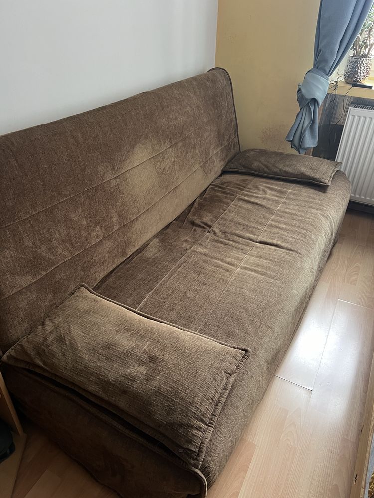 Sofa kanapa ikea beddinge z narzuta i pojemnikiem na posciel pokrowiec