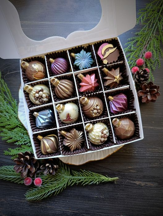 Новорічні шоколадні набори. Цукерки ручної роботи