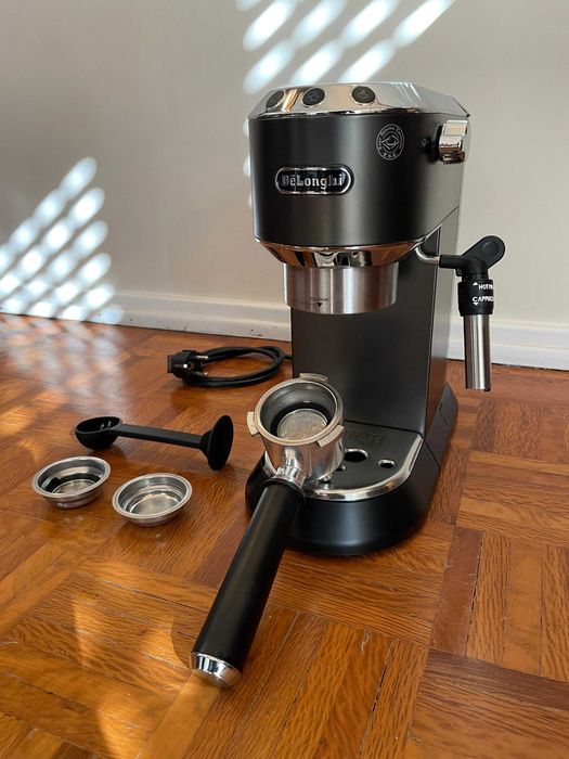 Máquina Café Delonghi Dedica Preta - como nova!