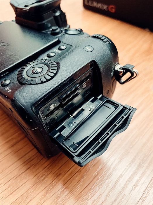 Panasonic GH5 - com 4 baterias, carregador e caixa originais