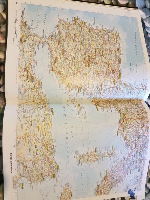 Livros variados enciclopédias