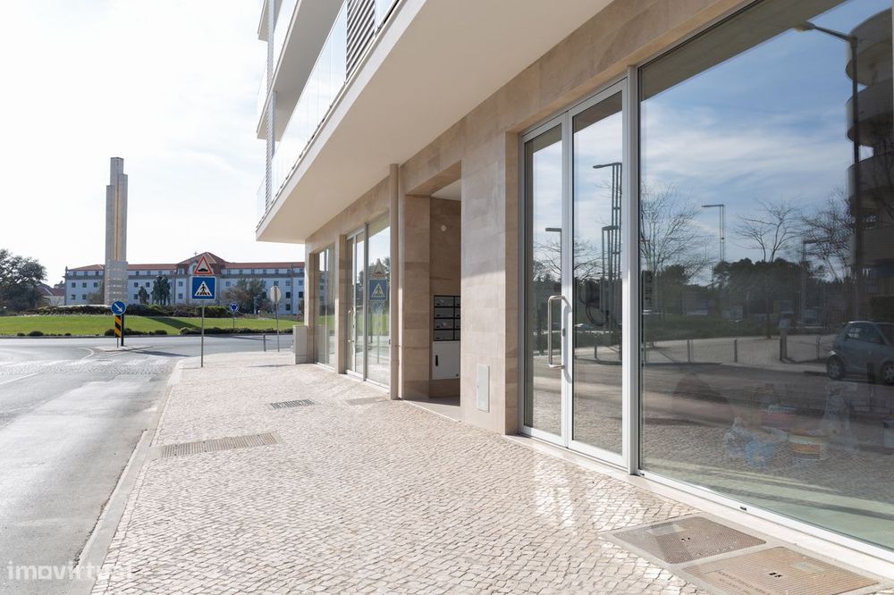 Loja Nova, em localização Premium, na Avenida Beato Nuno – Fátima