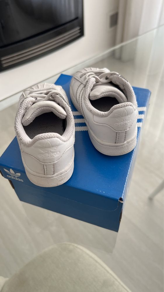 Adidas superstar tamanho 22