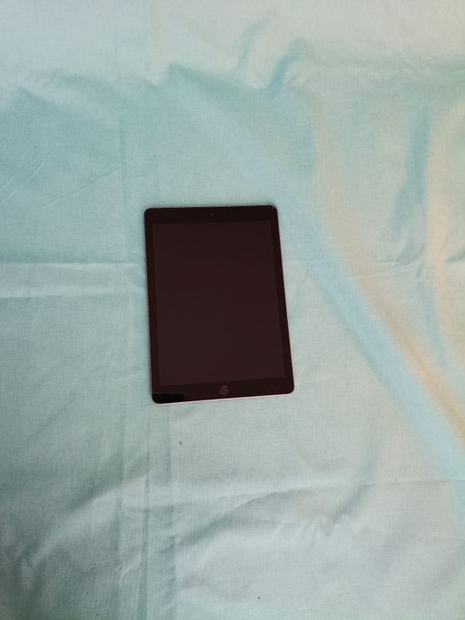 iPad (6.ª Geração) - 32GB Cinza